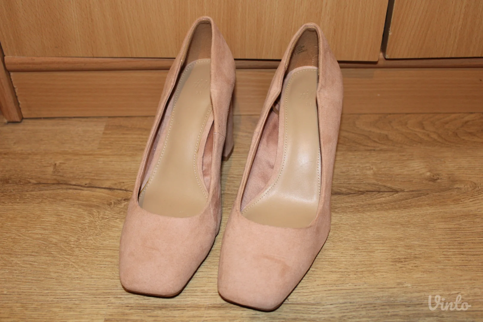 Puder roze H&M štikle - udobne i moderne!