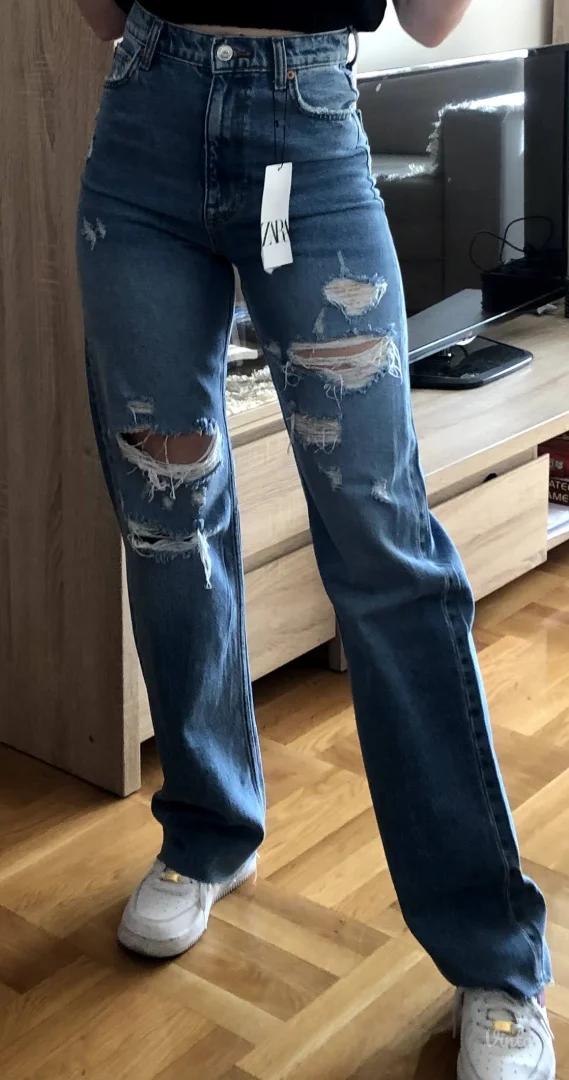 Zara pocepane farmerke