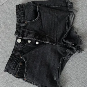 Zara crni teksas sorts