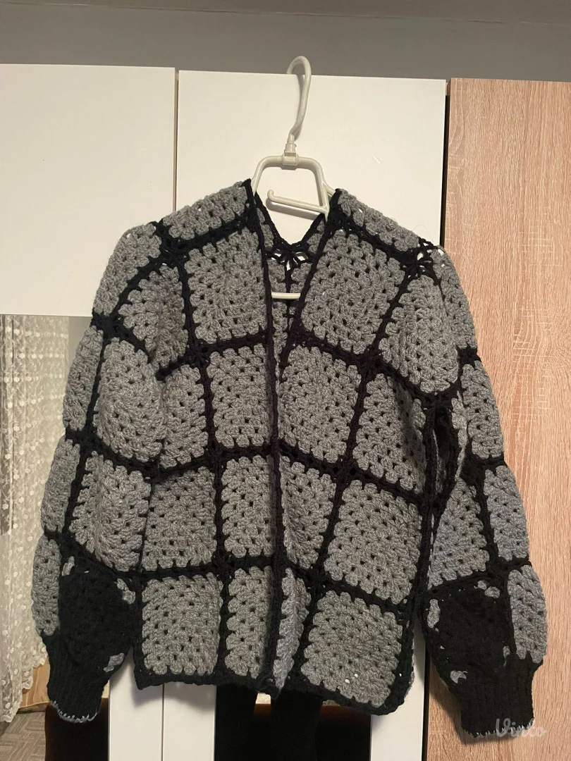 Dzemper ručno pravljen