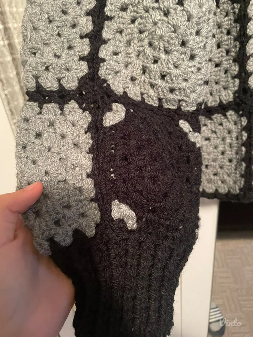 Dzemper ručno pravljen