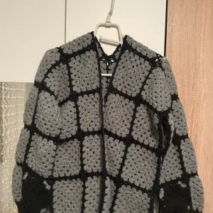 Dzemper ručno pravljen