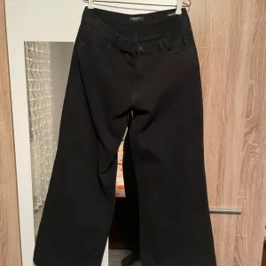 Farmerke crne sinsey