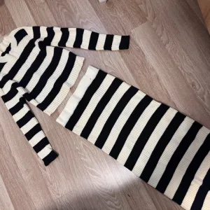 Trikotazni Komplet suknja i bluza