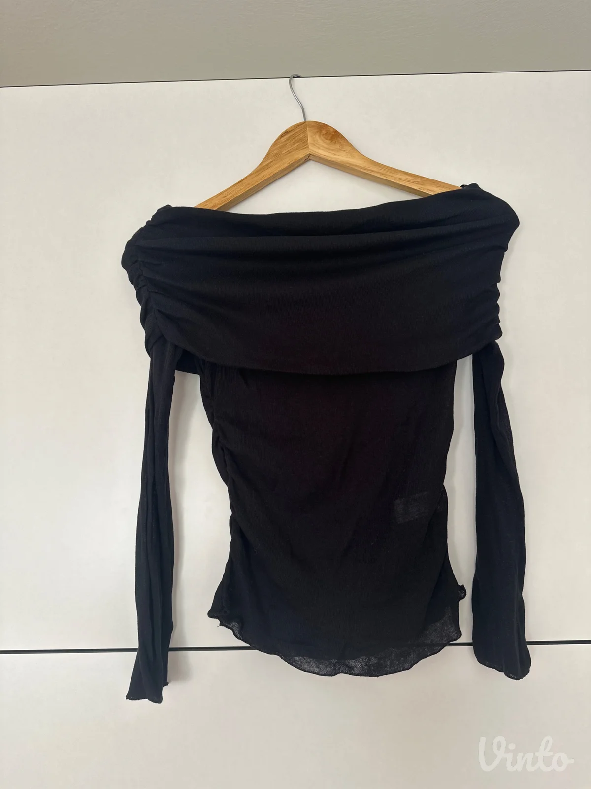 Crna Zara off-shoulder majica