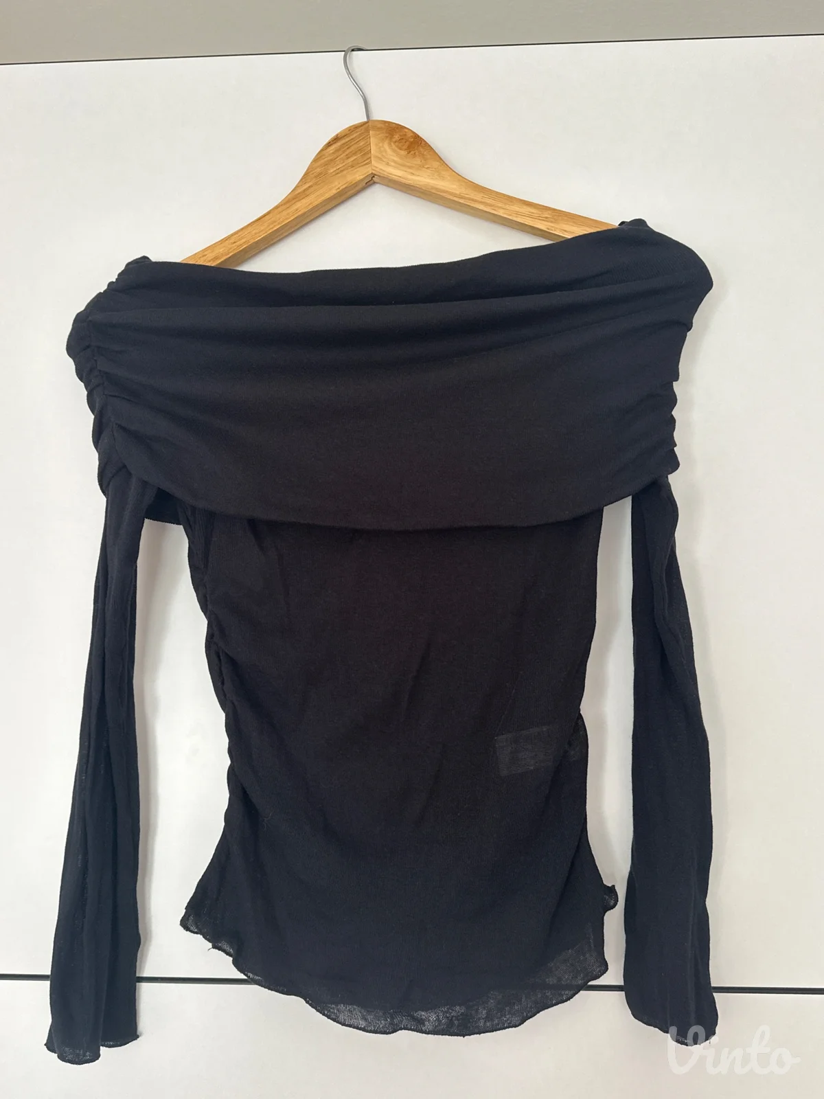 Crna Zara off-shoulder majica