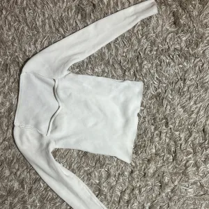 trikotažna bela majica