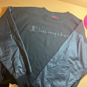 Champion cropp top duks