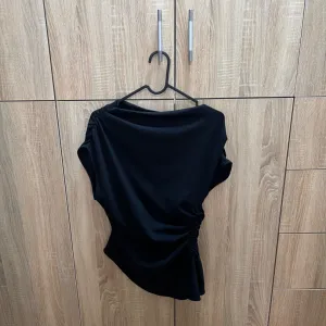 Zara asimetrična majica