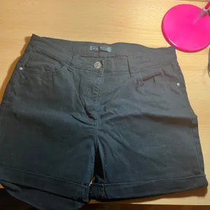 Crni šorts