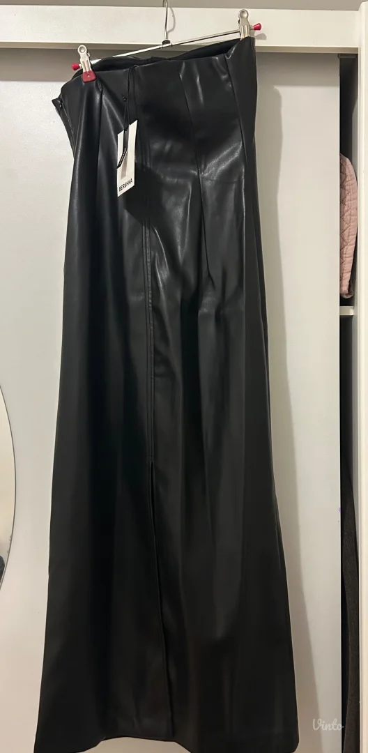 Duga crna kožna haljina