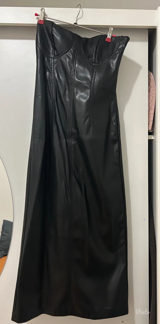 Duga crna kožna haljina