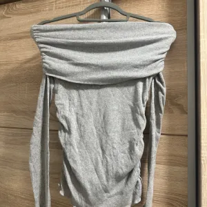 Zara majica golih ramena