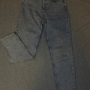 Stradivarius farmerke, Veličina 38