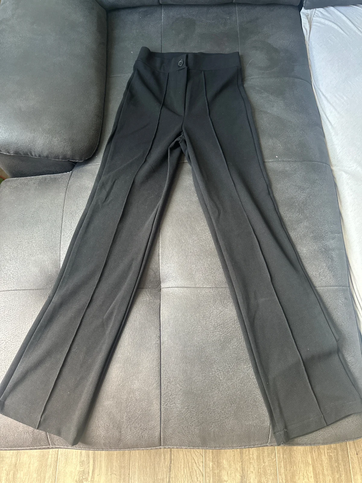Crne pantalone