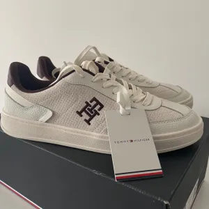 Tommy Hilfiger patike 39 | novo