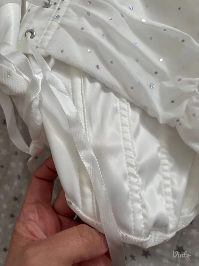 Beli korset s cirkonima