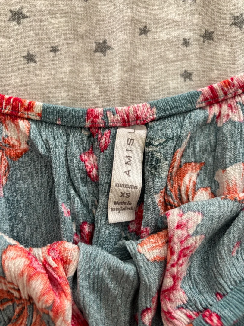 Majica sa cvetnim dezenima