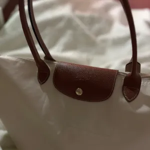 Longchamp torba M velicina