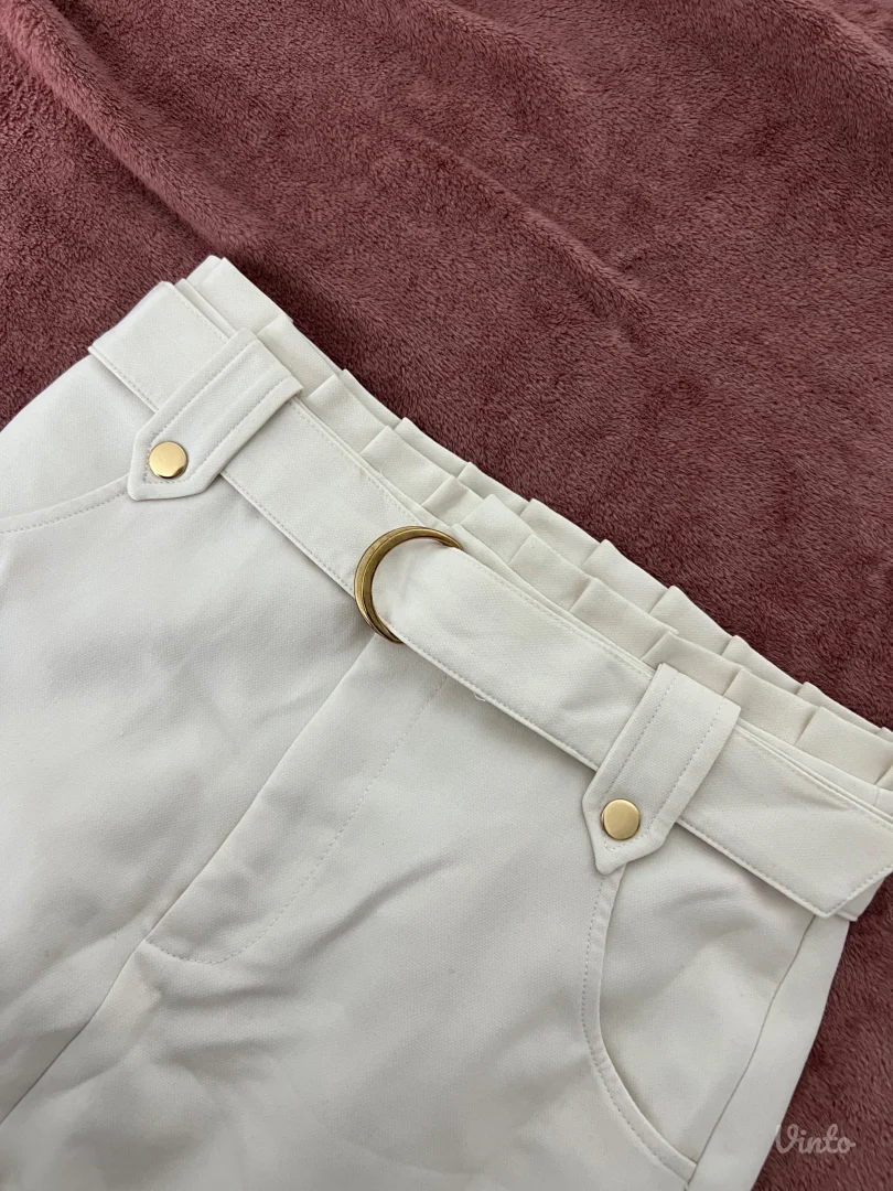 Elegantna bež suknjica