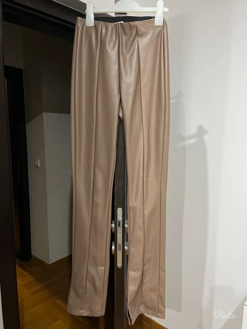 Reserved kozne pantalone🤎