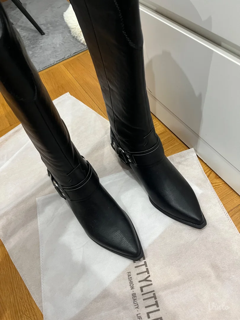 Pretty little thing nove kaubojke