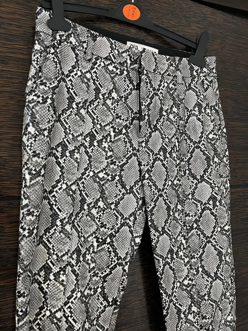 Zara kozne pantalone🩶🤍🩶