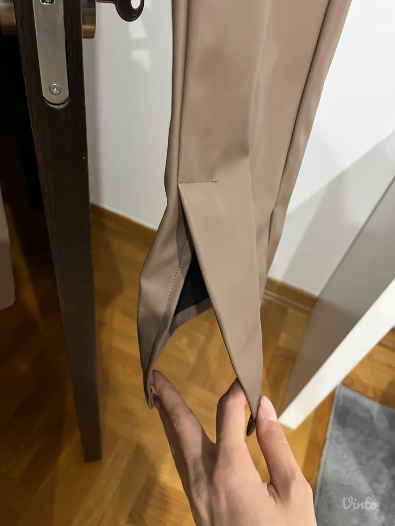 Reserved kozne pantalone🤎