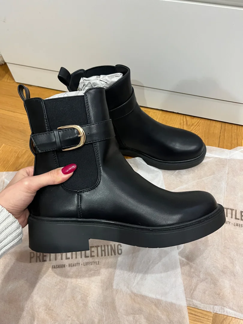 Pretty little thing nove cizme