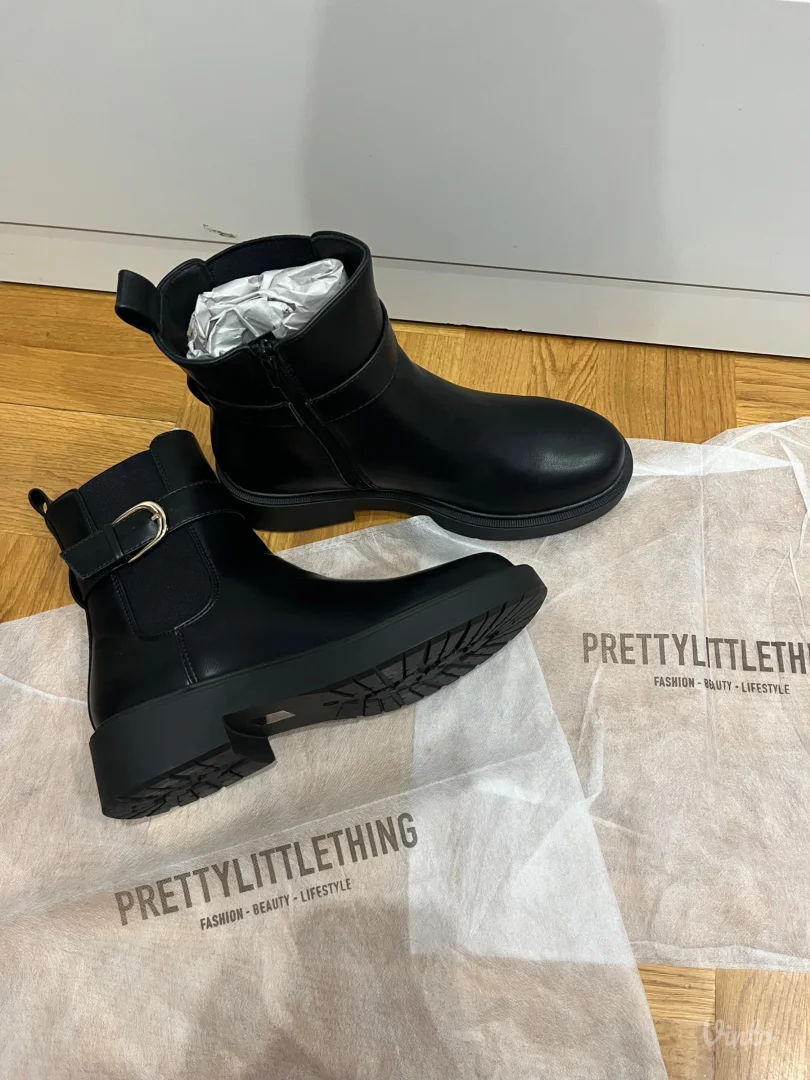 Pretty little thing nove cizme