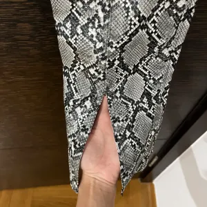 Zara kozne pantalone🩶🤍🩶