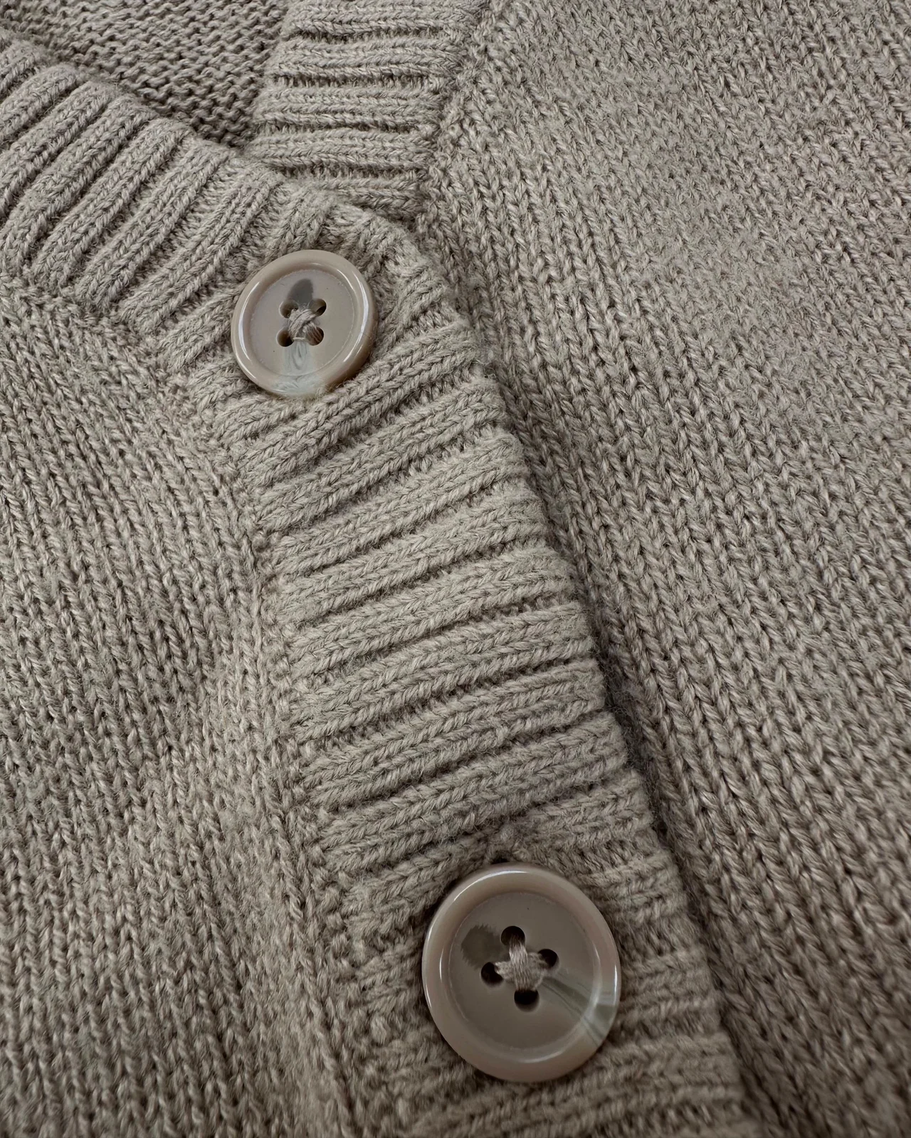 H&M ženski džemper na zakopčavanje