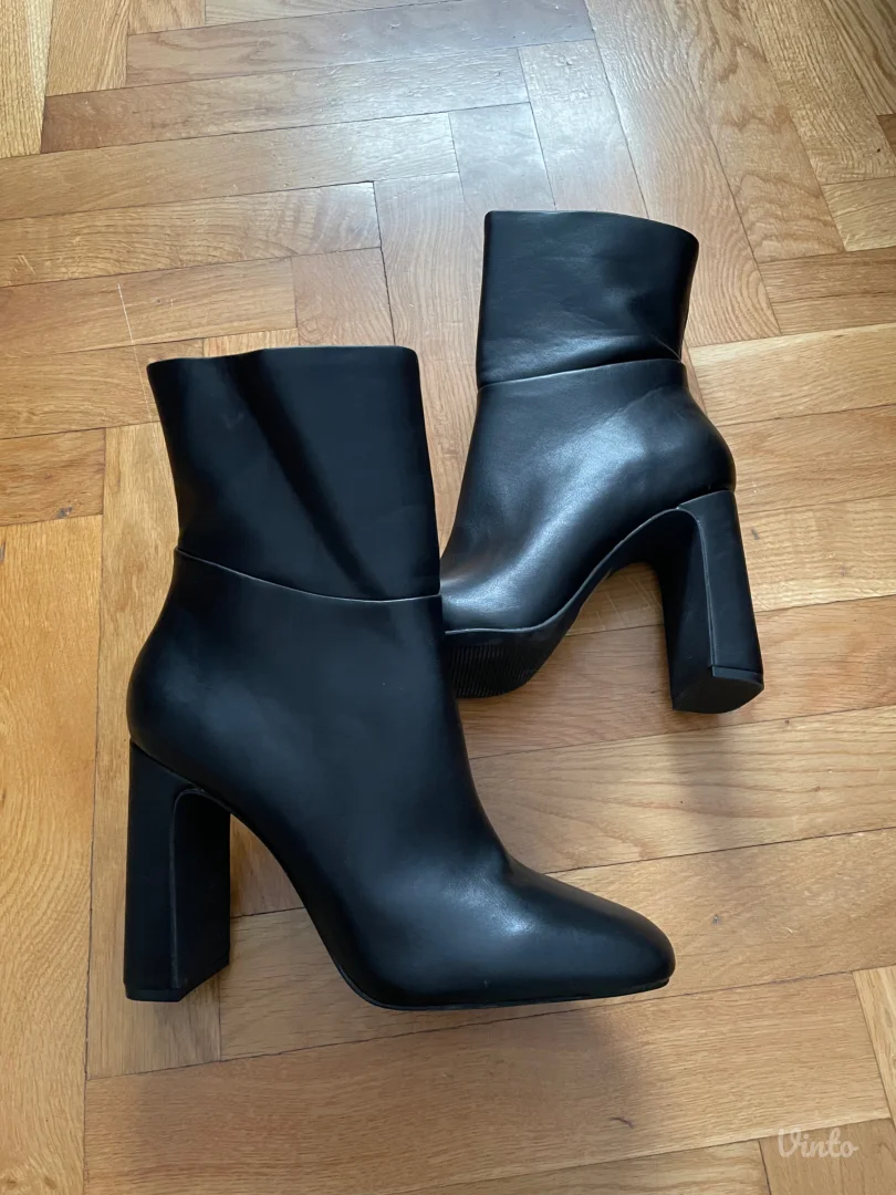 Steve Madden Crne čizme na štiklu