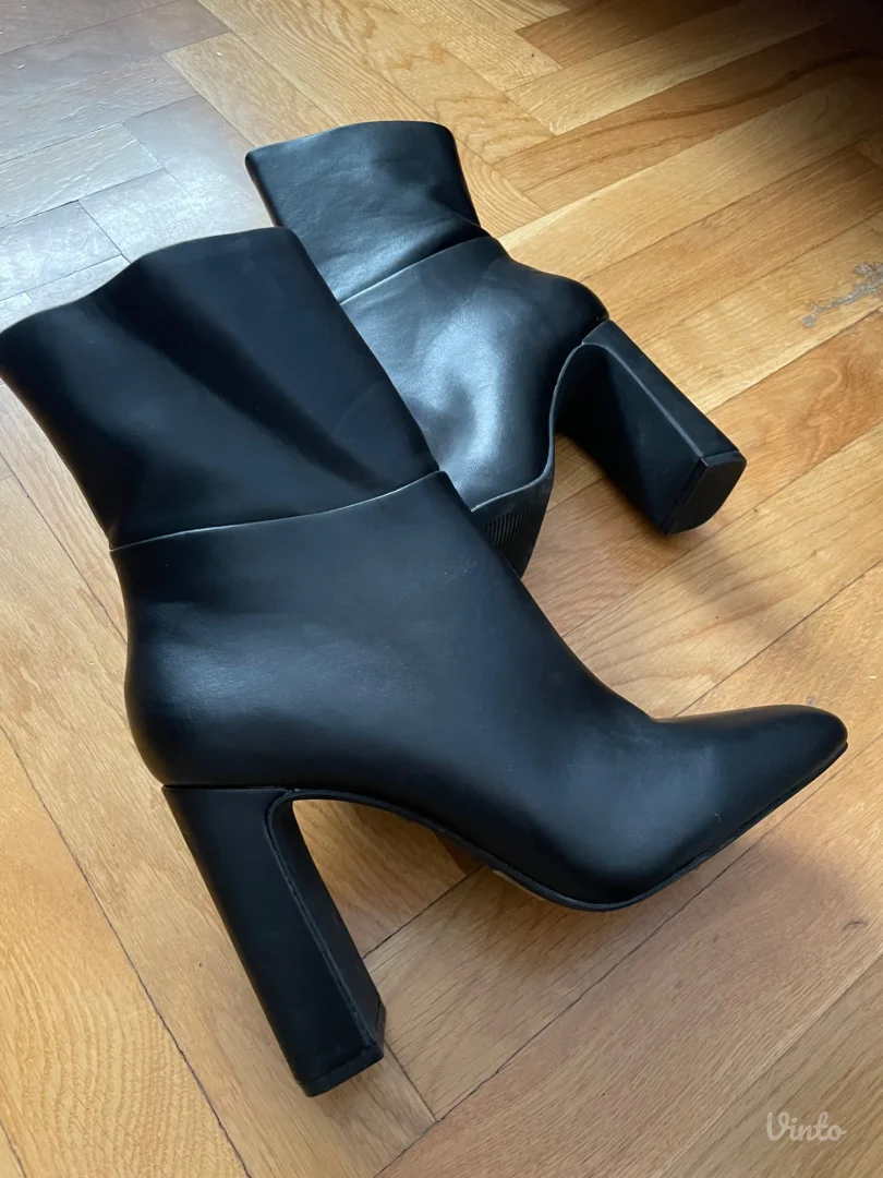 Steve Madden Crne čizme na štiklu