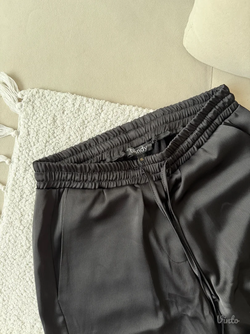 Elegantne Blondy svilene pantalone