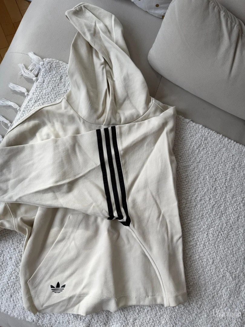 Adidas crop top duks sa kapuljacom