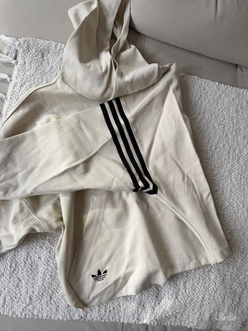 Adidas crop top duks sa kapuljacom