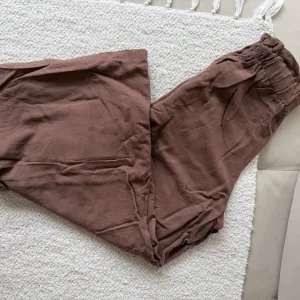 Braon lanene pantalone