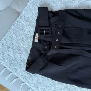 Crne cigaret pantalone