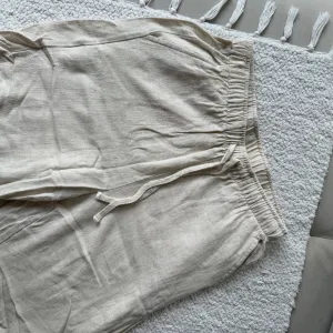 Stradivarius lanene pantalone