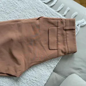 P.S. Elegantne pantalone