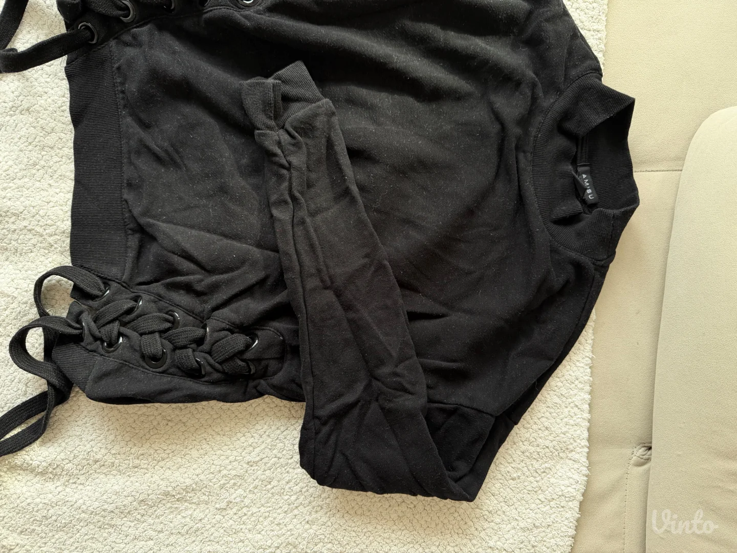 Njujorker - crni duks sa pertlama