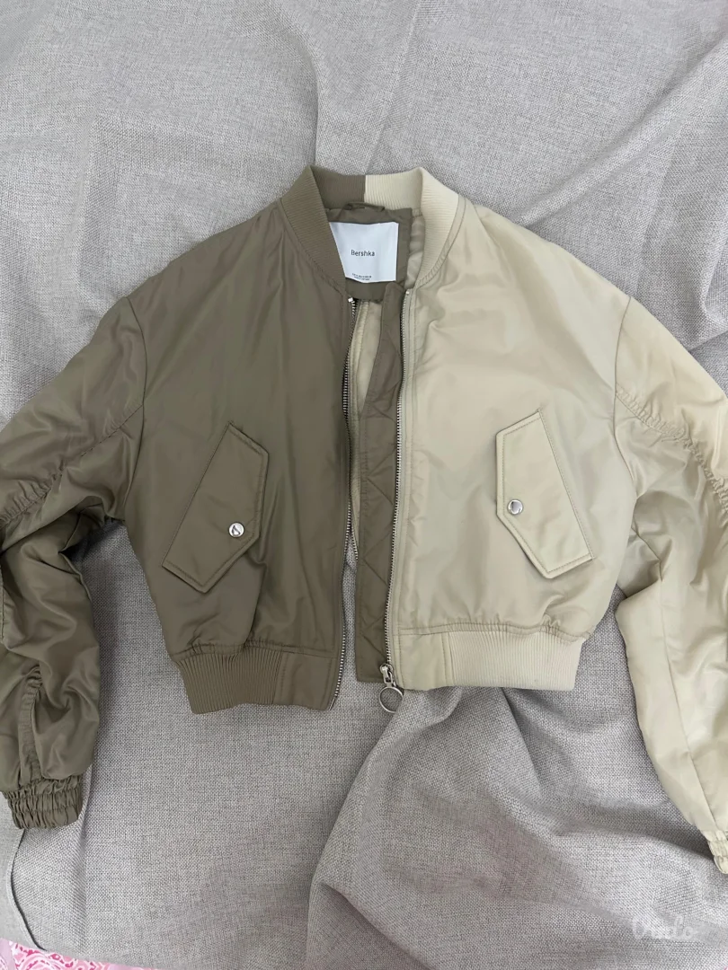 Bershka bomber jakna