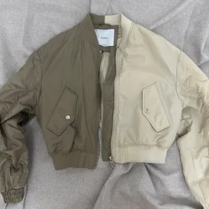 Bershka bomber jakna