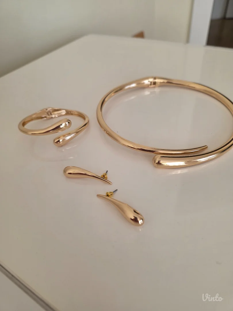 Komplet nakit(ogrlica, narukvica, minđuše)