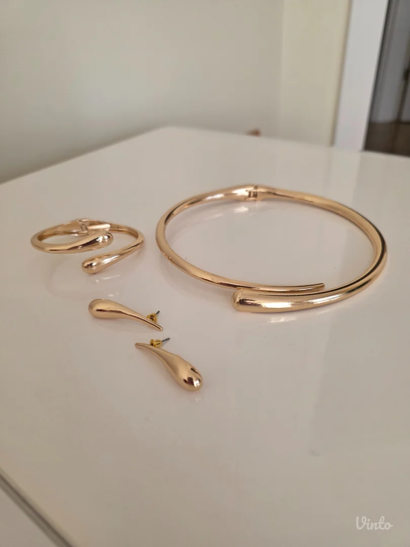 Komplet nakit(ogrlica, narukvica, minđuše)