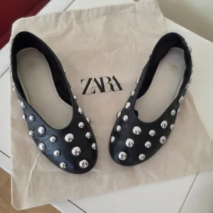 Kožne baletanke ZARA