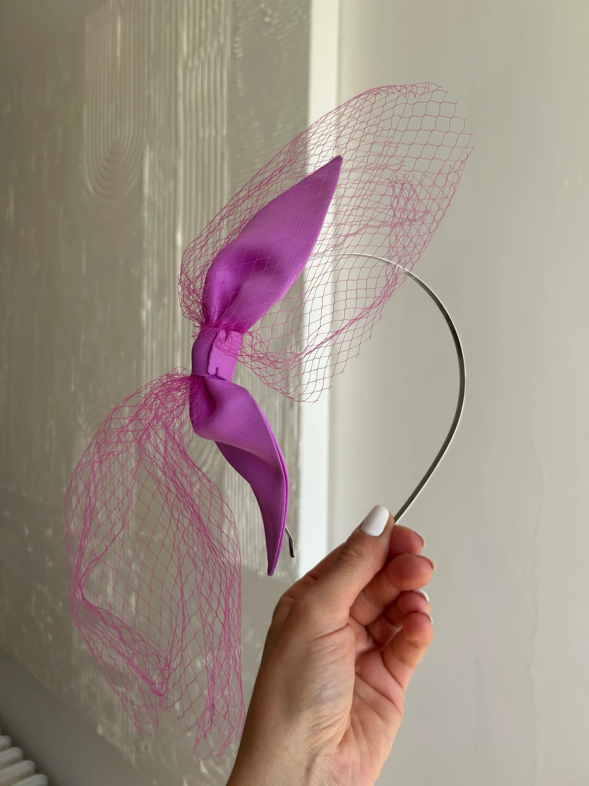 ERCEGOVAC fascinator u fuksija/magenta boji - NOVO