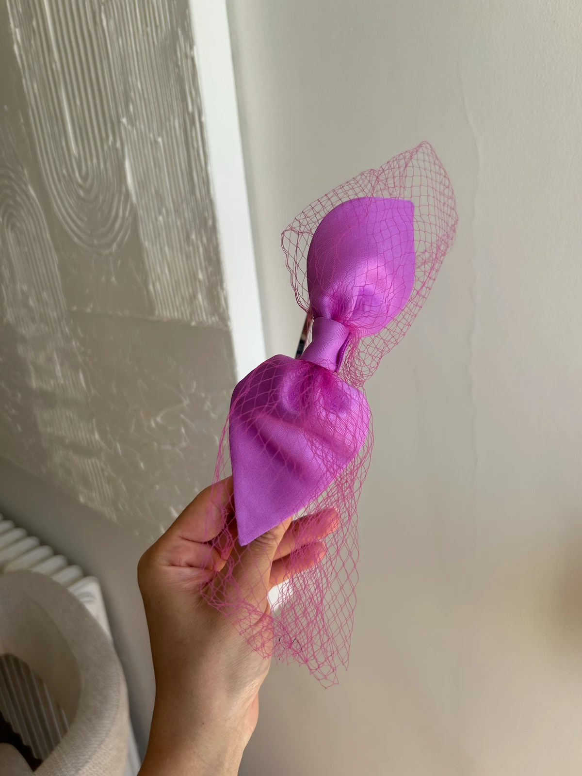 ERCEGOVAC fascinator u fuksija/magenta boji - NOVO