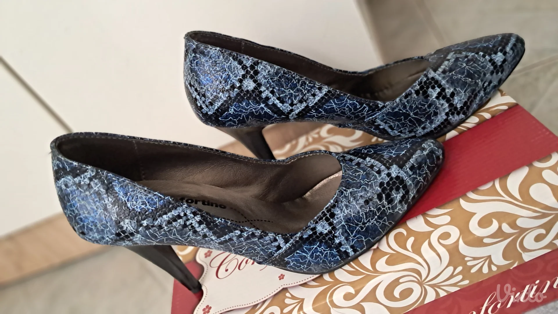 Teget zmijski print salonke br. 39 - NENOŠENE